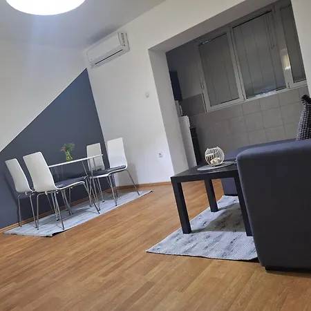 1 Apartment *