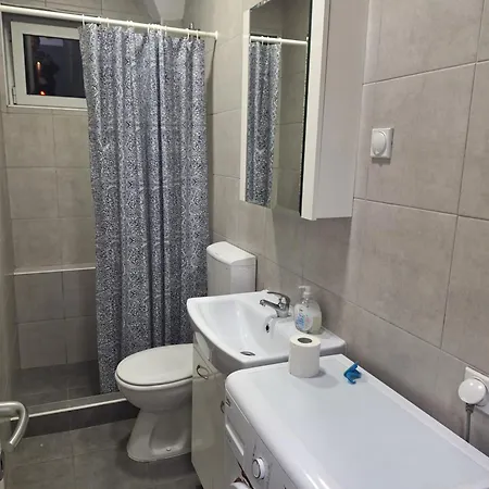 1 Apartment *