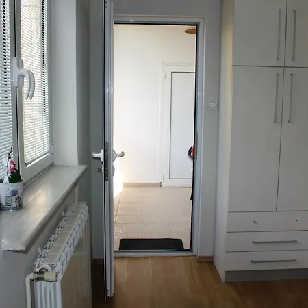 1 Apartment *